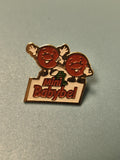 Pin's vintage Mini Babybel publicitaire, personnages rouges, collection fromage