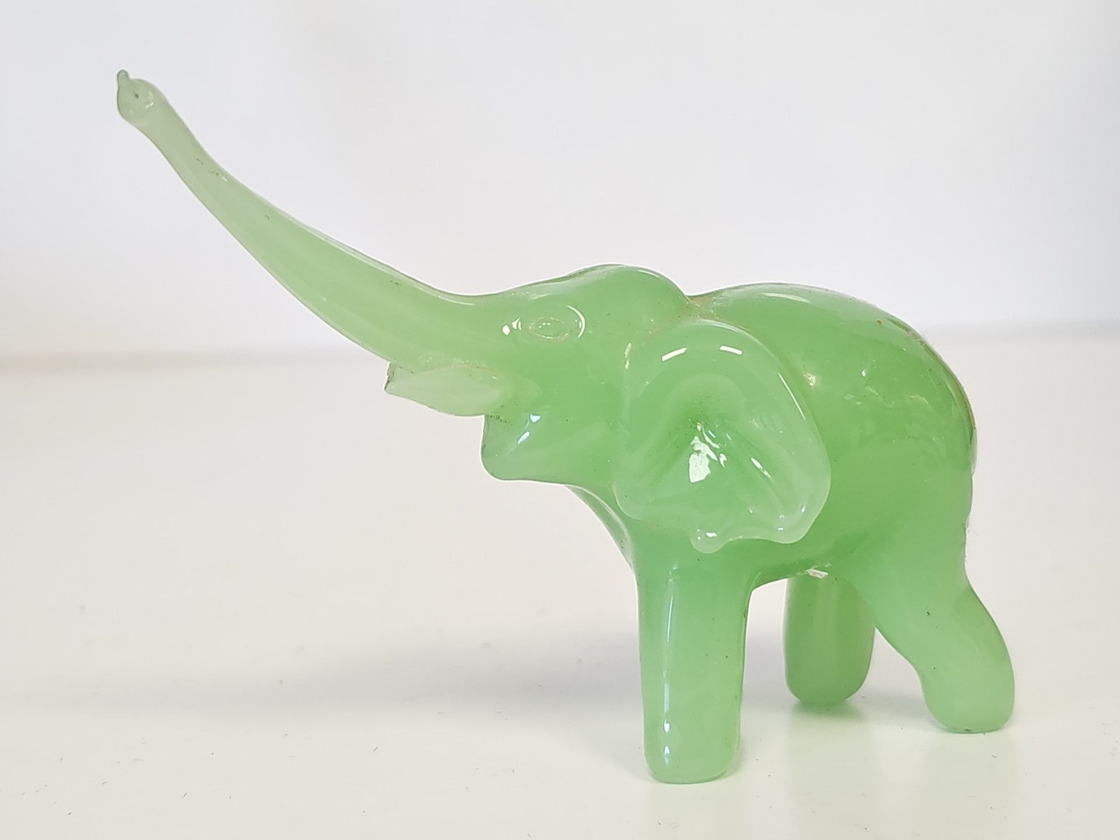 Petite sculpture vintage éléphant en pierre naturelle, objet ancien collection d