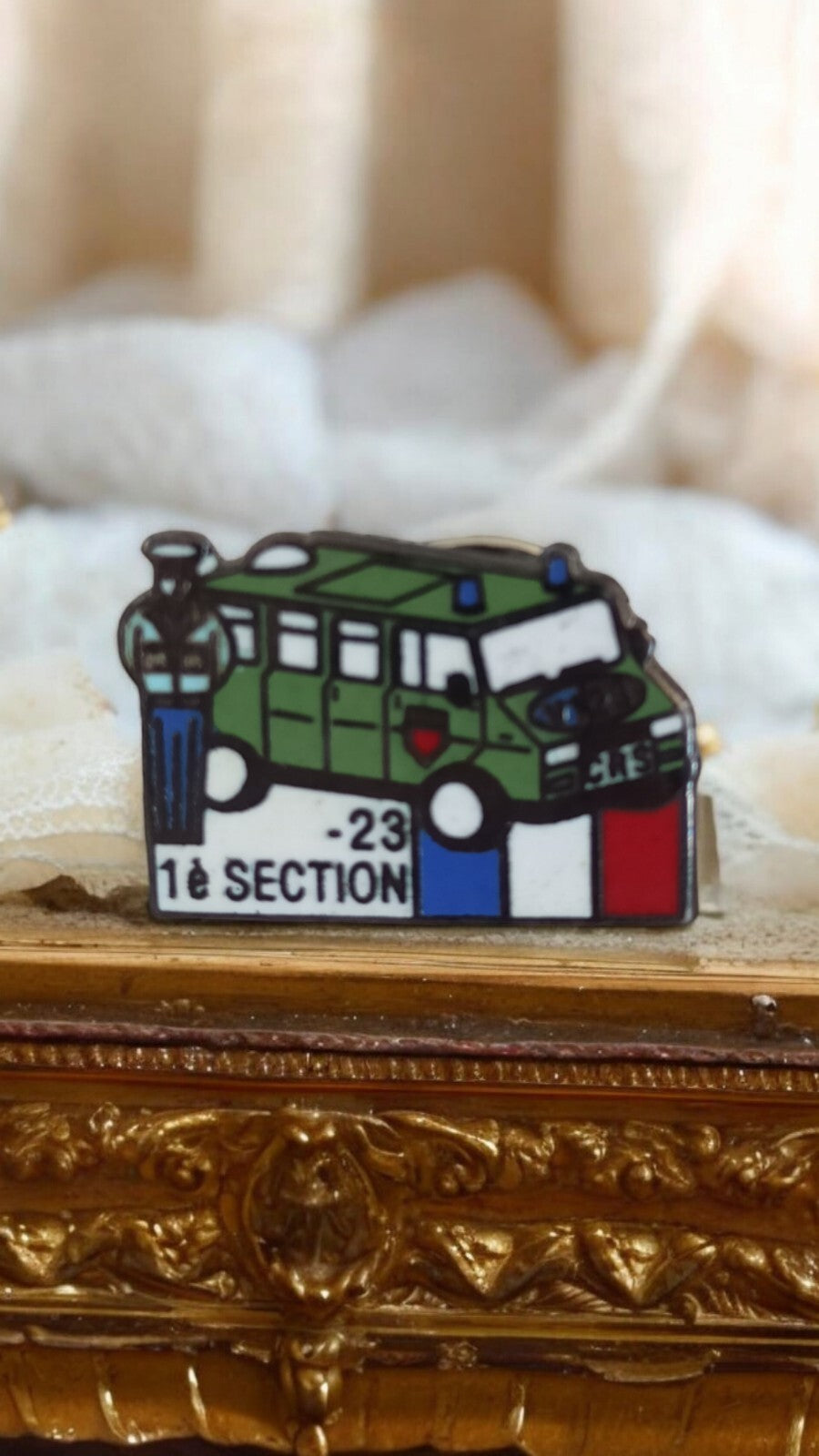 Vintage French military pin 1st Section vehicle 23 retro tricolor