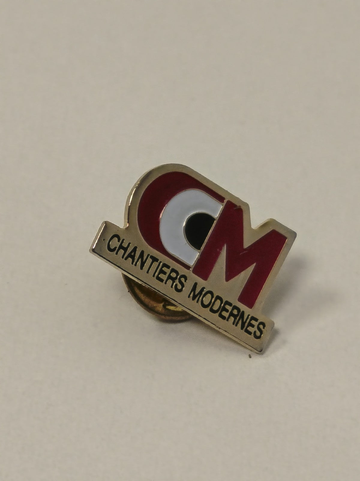 Pin's rétro ancien Chantiers Modernes, badge vintage collection, objet publicita