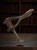 Boucheuse ancienne à levier vintage, finition patinée, outil bouteille