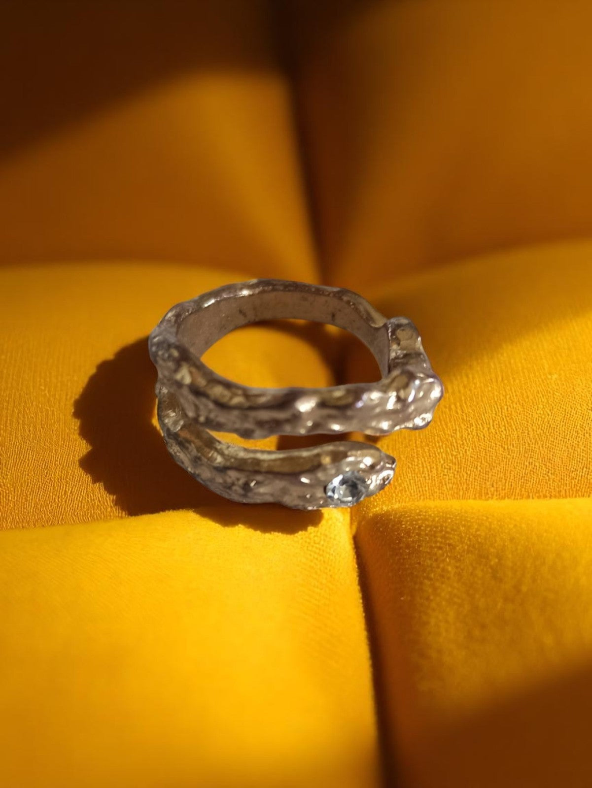Bague fantaisie vintage texturée taille 50, finition argentée, design serpent