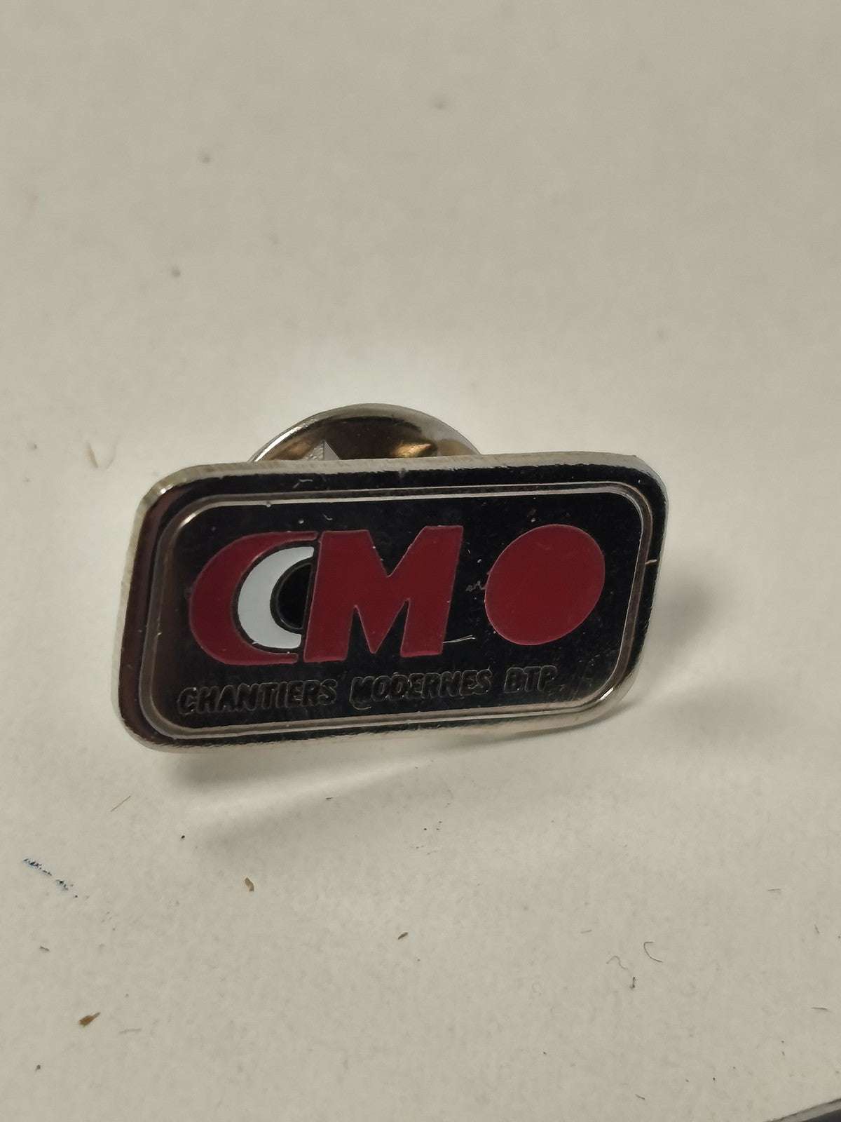 Pin's ancien CMO rétro, badge vintage collection, accessoire publicitaire rare