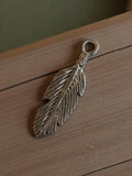 Pendentif plume vintage en métal années 50, bijouterie rétro rare