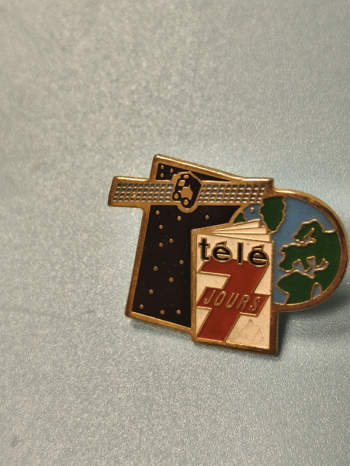 Vintage pin's Télé 7 Jours logo espace Terre collection presse ancienne