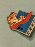 Vintage pin's ANDRE femme dessinée chaussure rouge rétro collection (Ref 13)