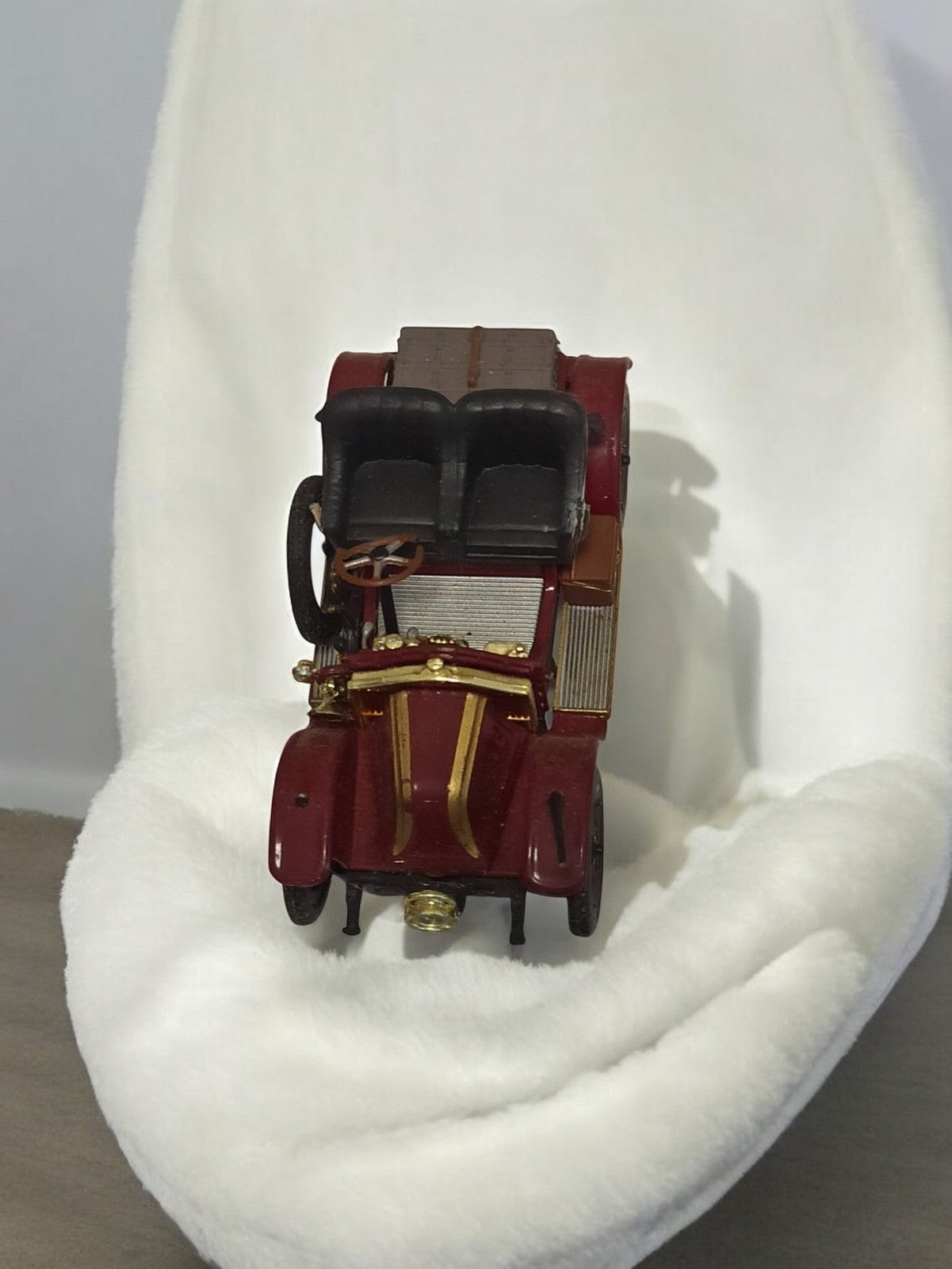 Voiture miniature ancienne rouge rétro vintage déco véhicule collection