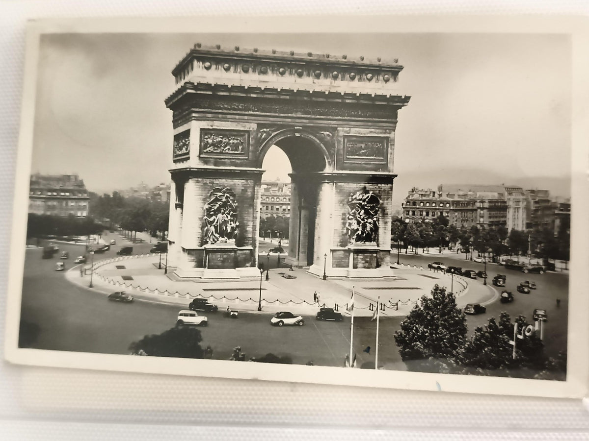 Carte postale ancienne Arc de Triomphe Paris CPA noir et blanc vintage