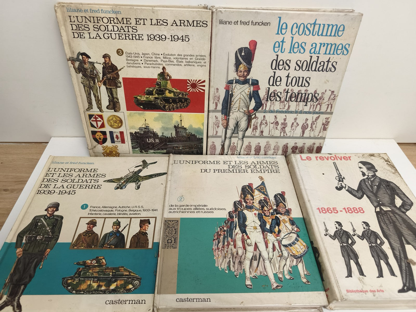 Lot livres anciens militaires Funcken armes soldats 1939-1945 Empire revolver