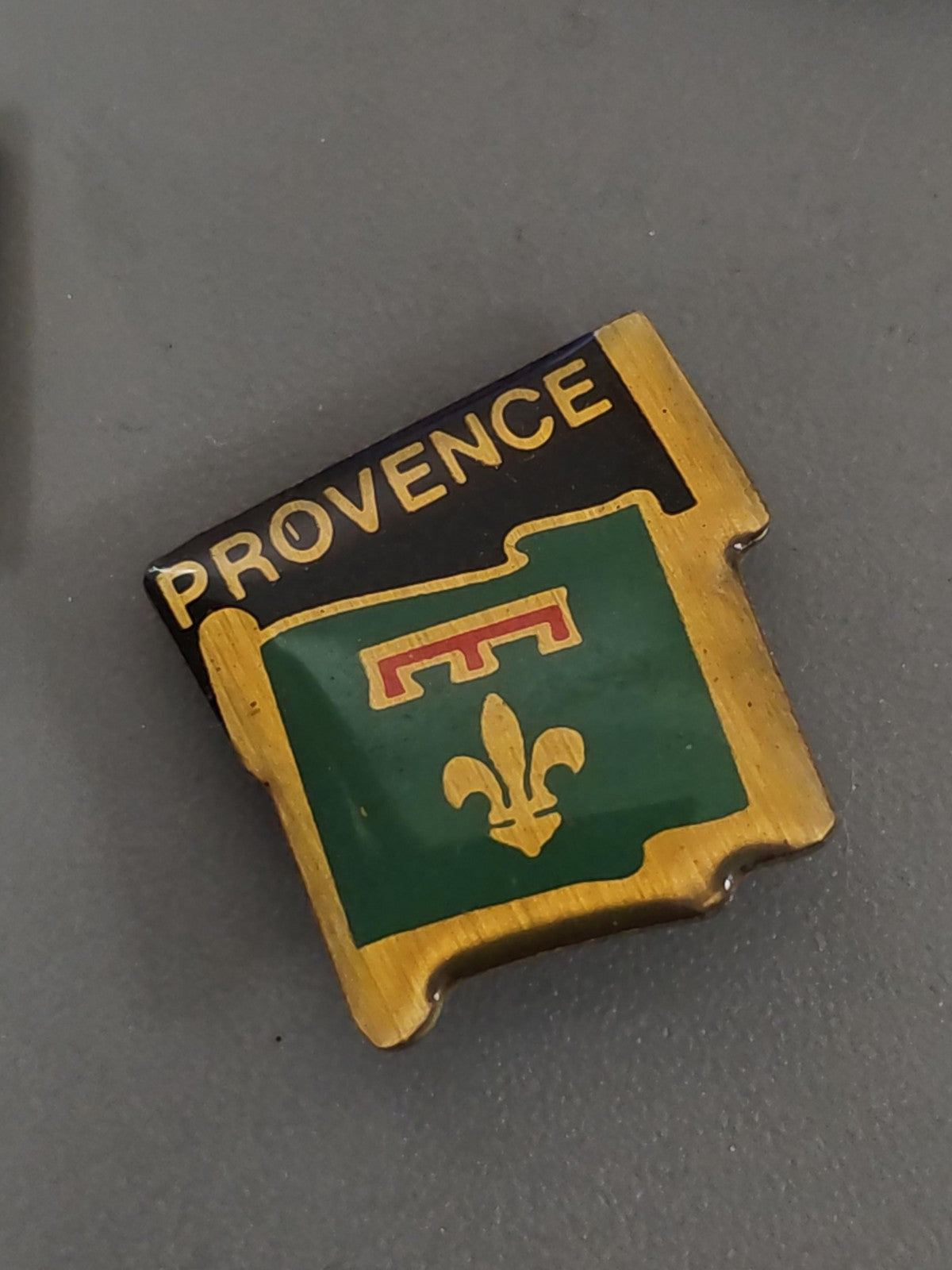 Pin's rétro ancien Provence, badge collection vintage, souvenir France original