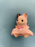 Figurine chat Sylvanian Families robe rose dentelle jouet miniature