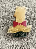 Pin's vintage Badoit serveur Bienvenue badge ancien publicité rétro (Ref 1)
