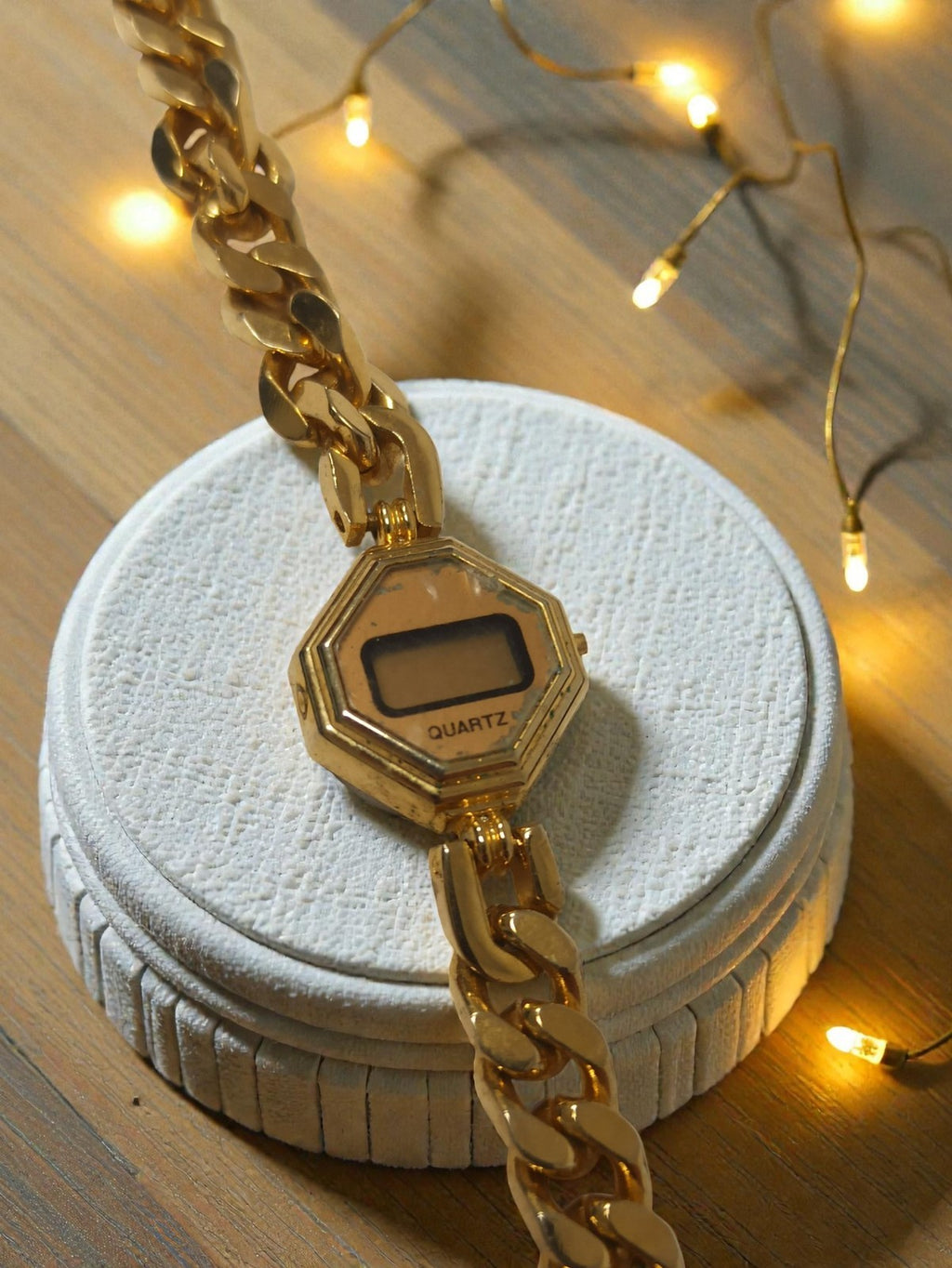 Montre femme vintage bracelet doré digital quartz rétro à restaurer