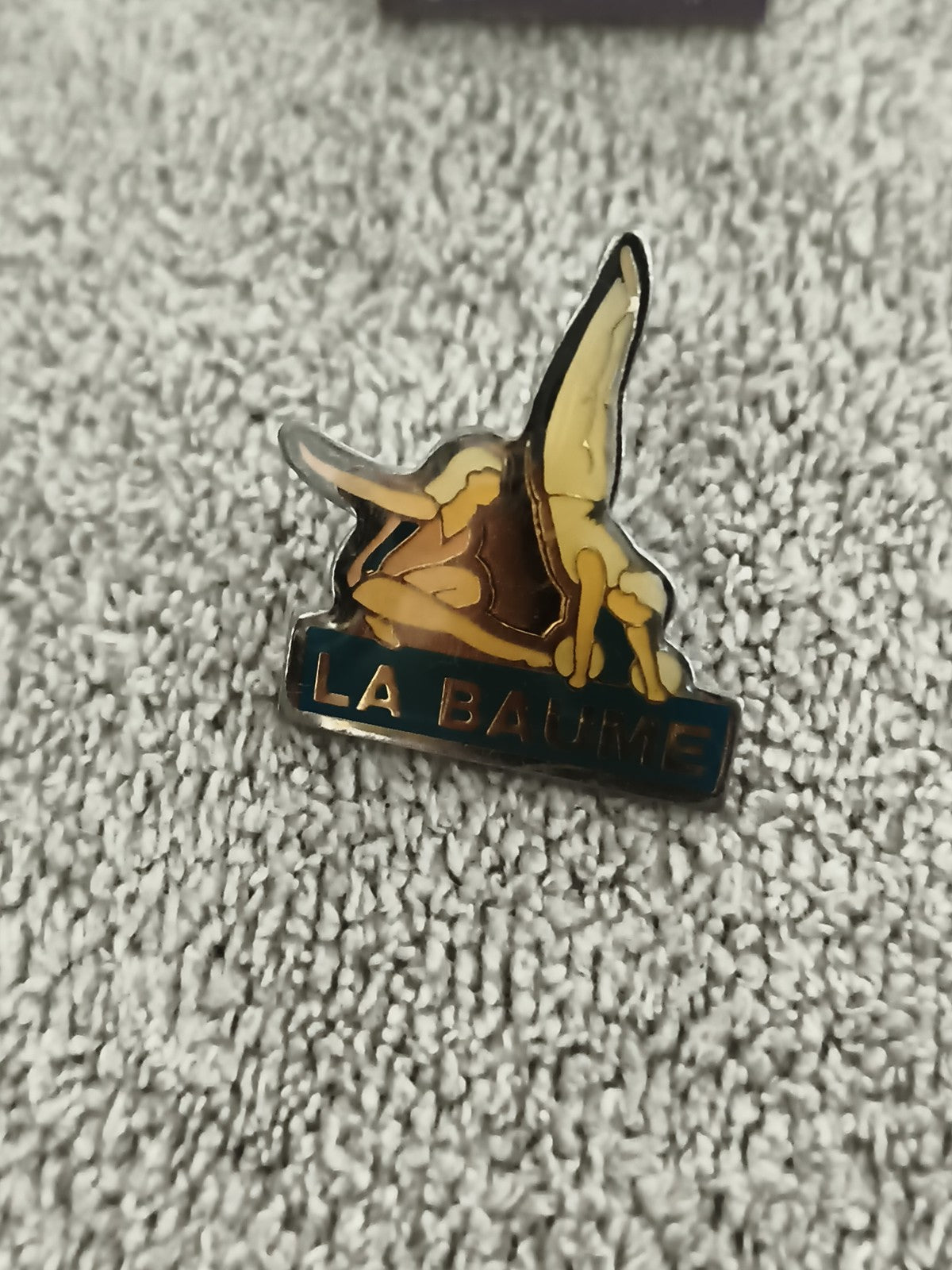 Pin's vintage LA BAUME dinosaure émail, badge ancien, pin enamel (Ref 2)