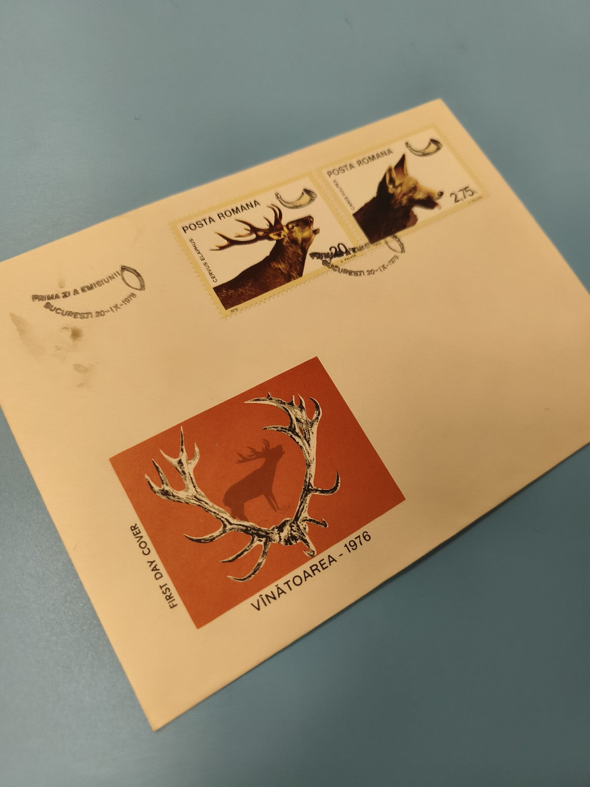 Enveloppe premier jour FDC Vi?na?toarea 1976, timbre cerf et loup, Roumanie