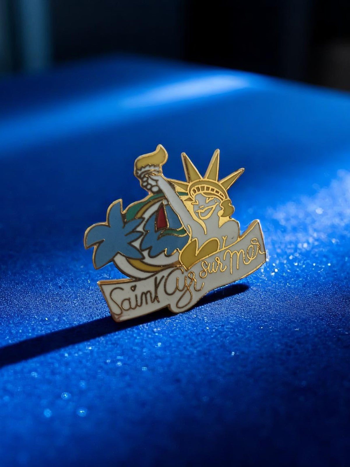 Retro Vintage Pin, Saint Cyr sur Mer, Freiheitsstatue, emailliert, farbig dekoriert
