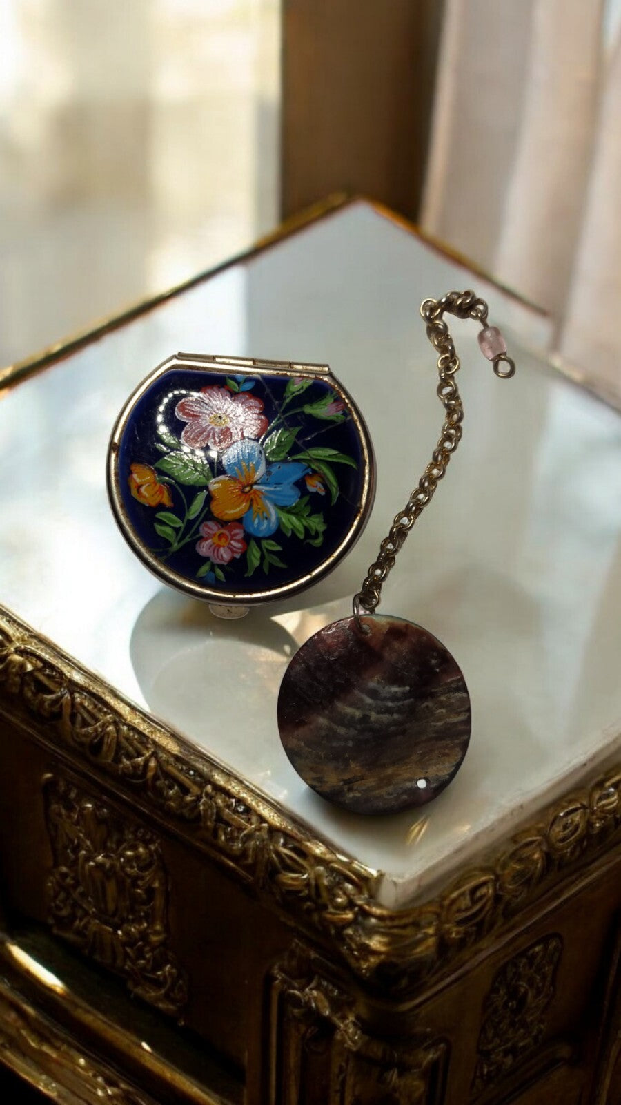 Boîte à bijoux vintage émaillée fleurs + pendentif nacre artisanat