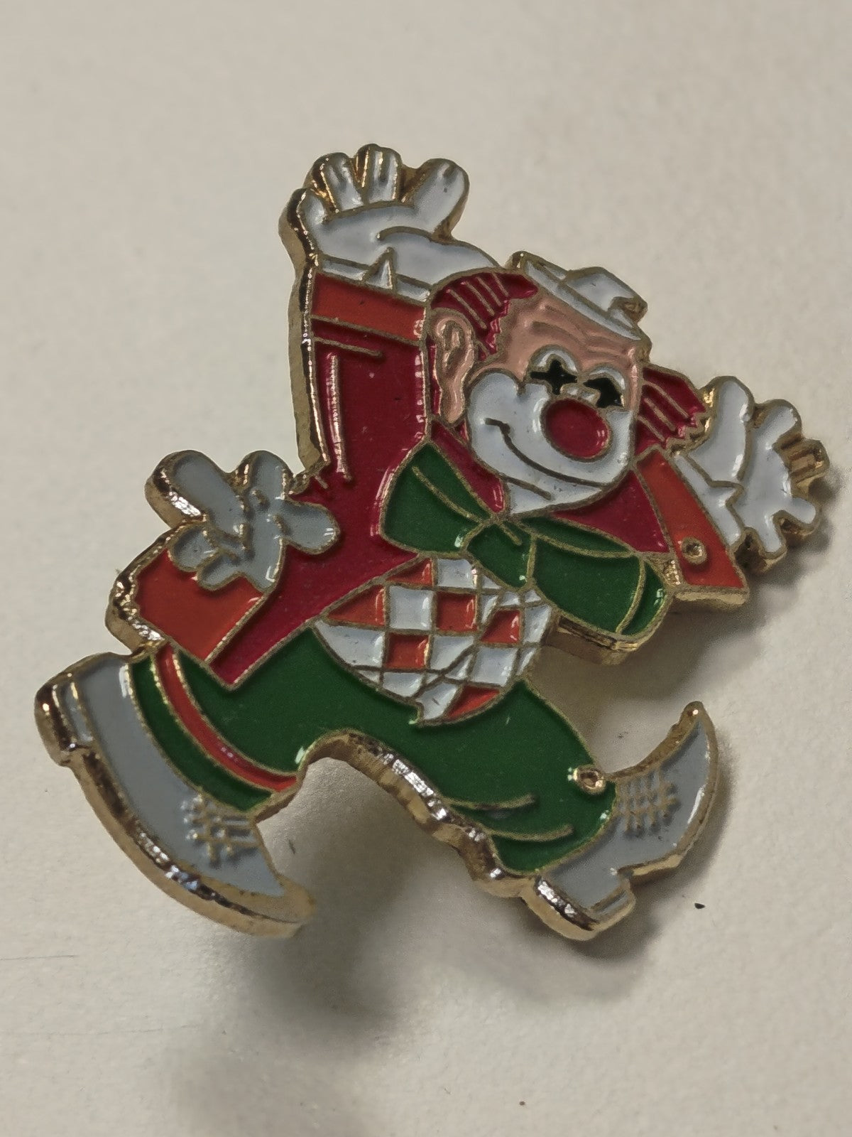 Pin's ancien vintage rétro collection badge broche époque années 80 collector