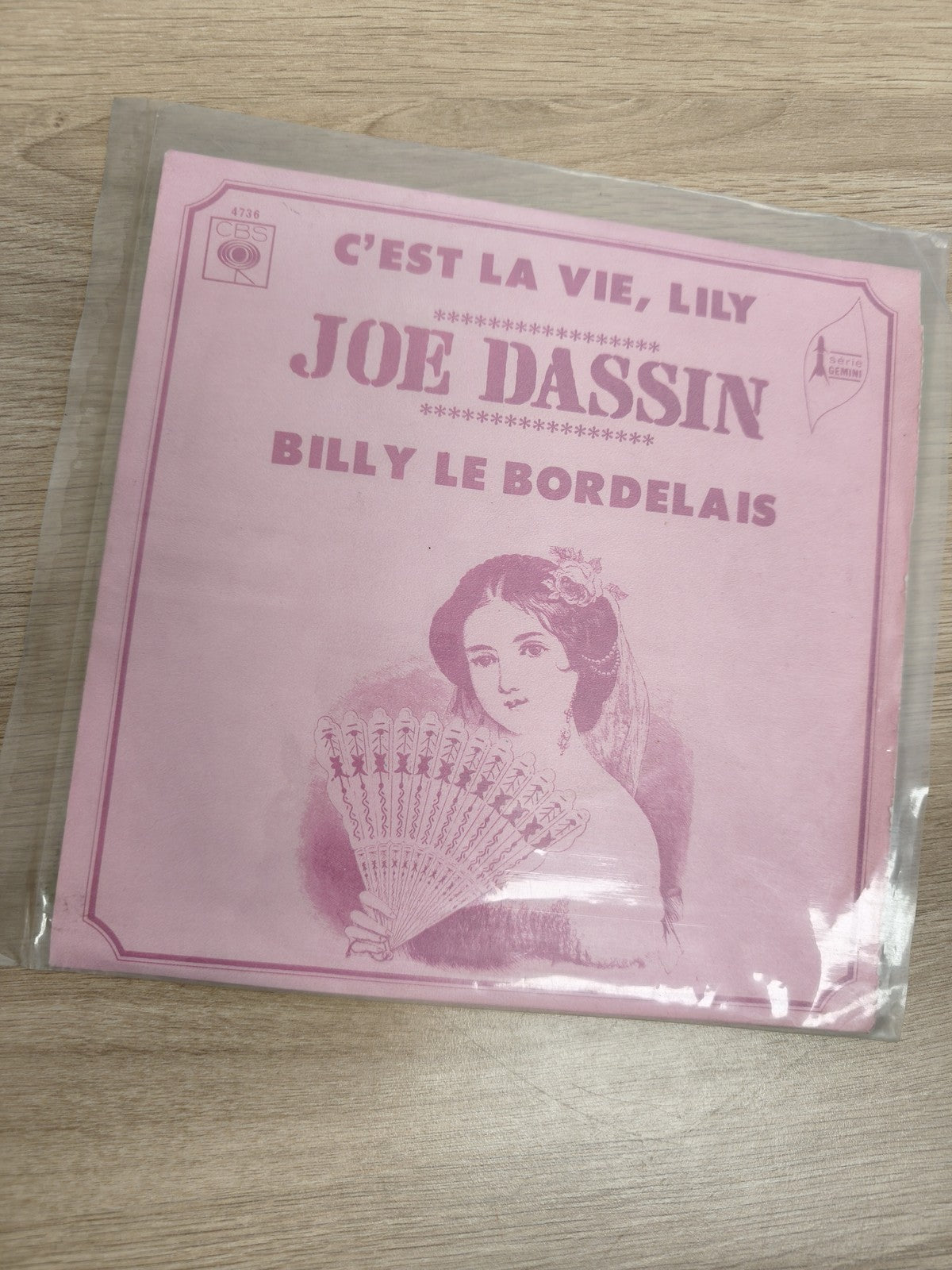 Vinyle 45 tours Joe Dassin C'est la vie Lily / Billy le Bordelais pochette rose