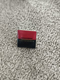 Pin's vintage Société Générale logo carré rouge noir (Ref 10) badge ancien