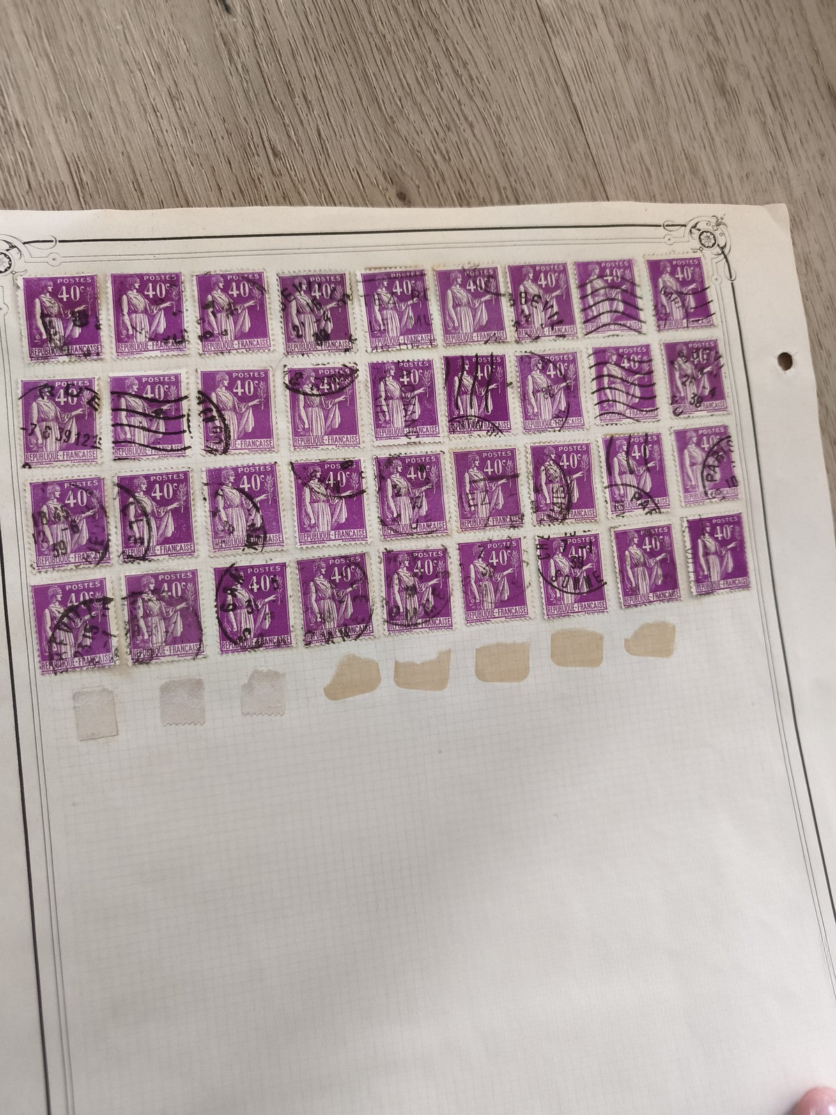 Gros lot timbres anciens Marianne 40c violet oblitérés sur planche philatélie