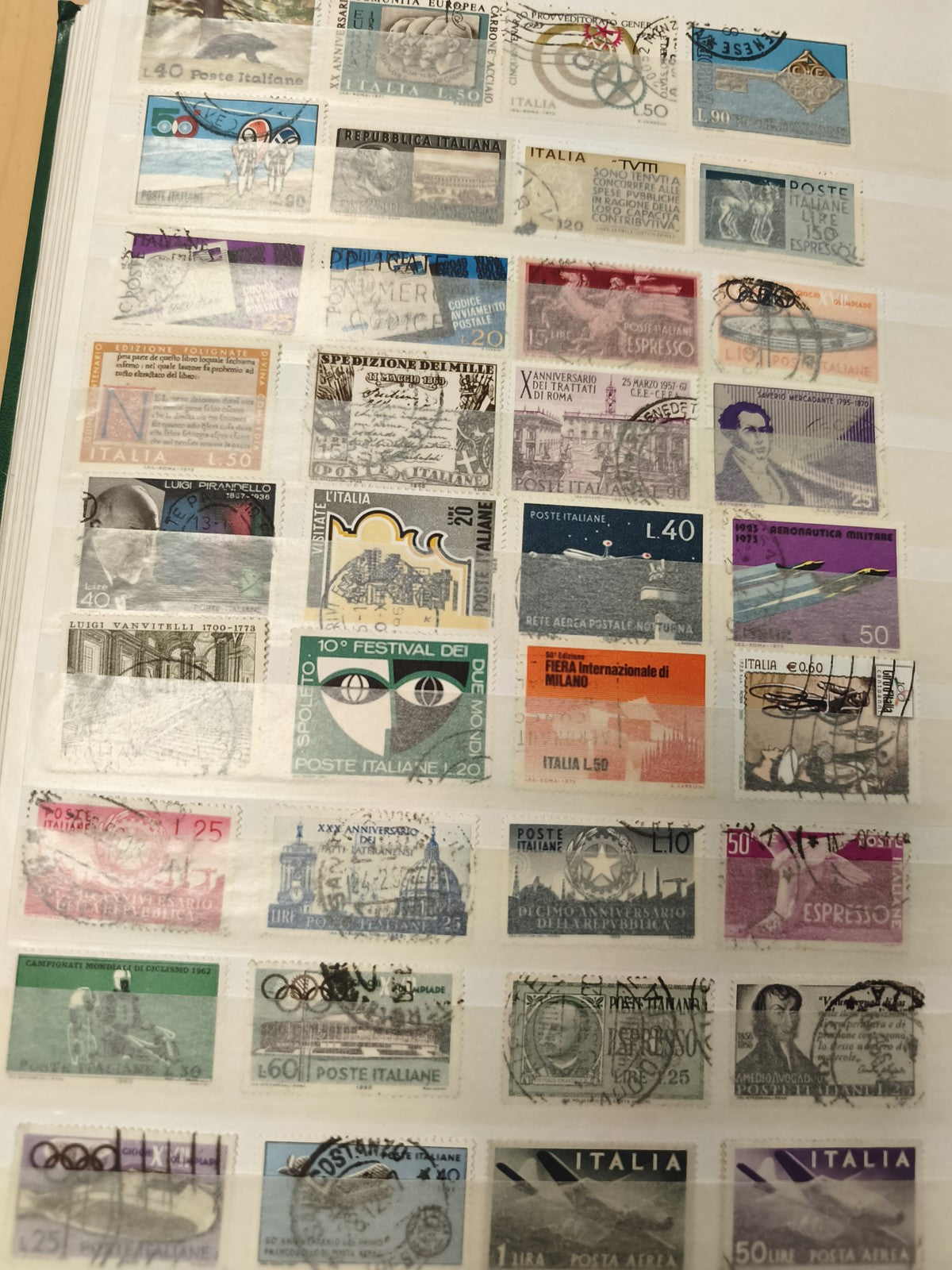 Lot de timbres poste italiens oblitérés, multicolores, thématiques variées