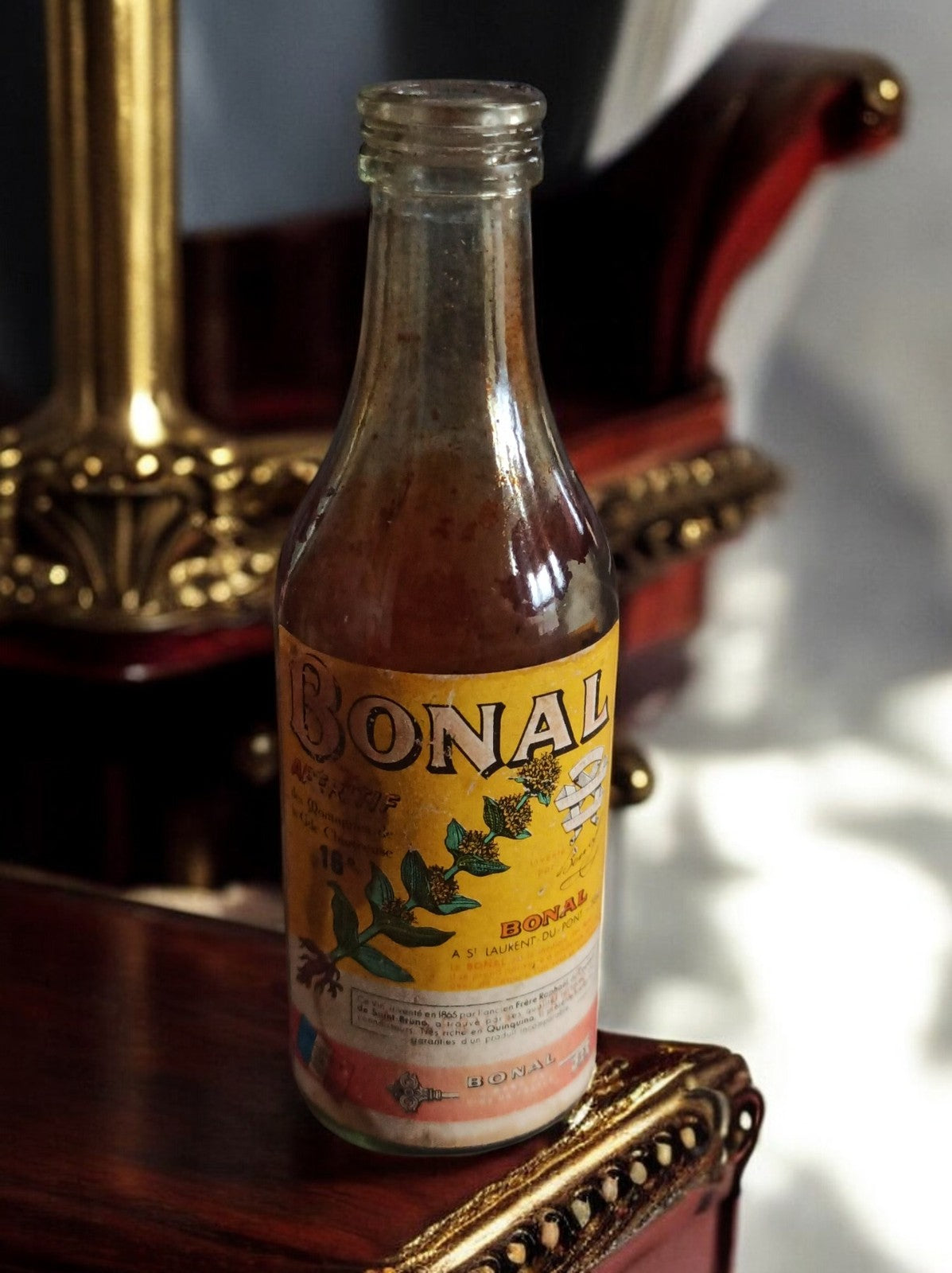 Mignonette alcool Bonal vintage ancienne bouteille apéritif étiquette jaune déco