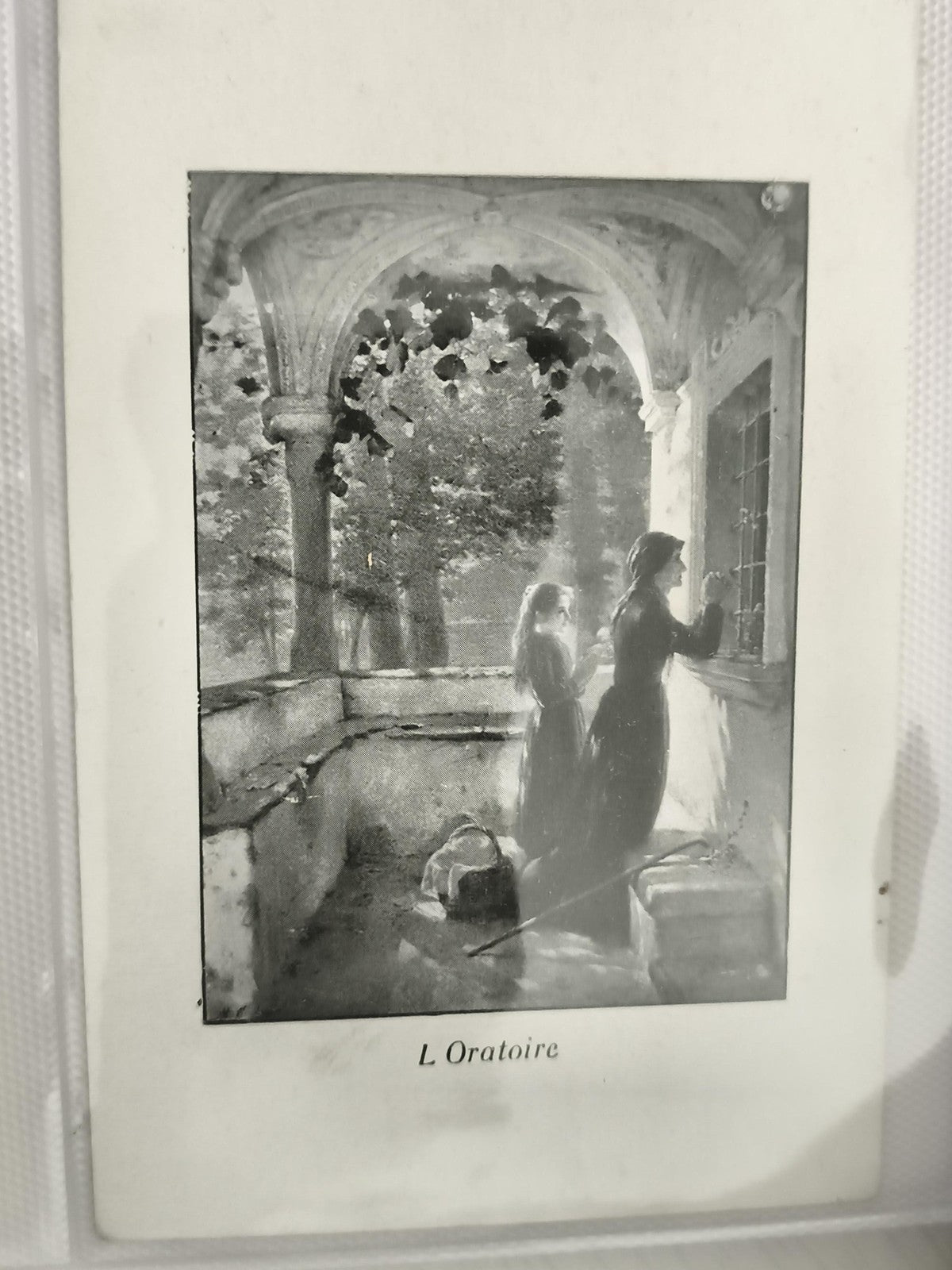 Carte postale ancienne L'Oratoire noir et blanc religieuse CPA vintage