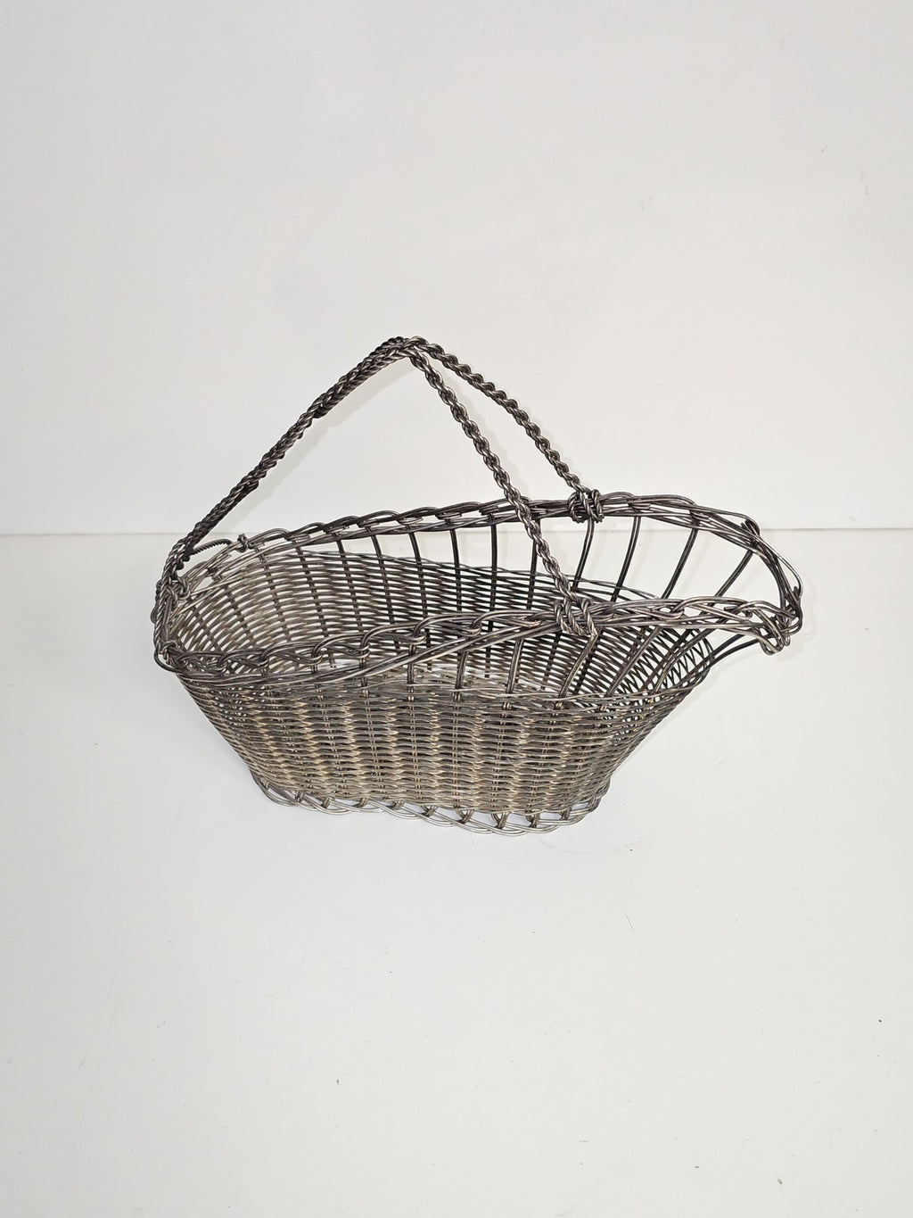 Petit panier vintage en métal argenté artisanal, ancien, marque Ancienne déco ré