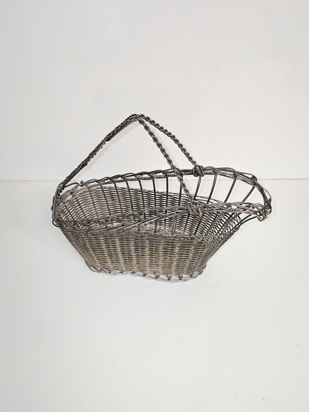 Petit panier vintage en métal argenté artisanal, ancien, marque Ancienne déco ré