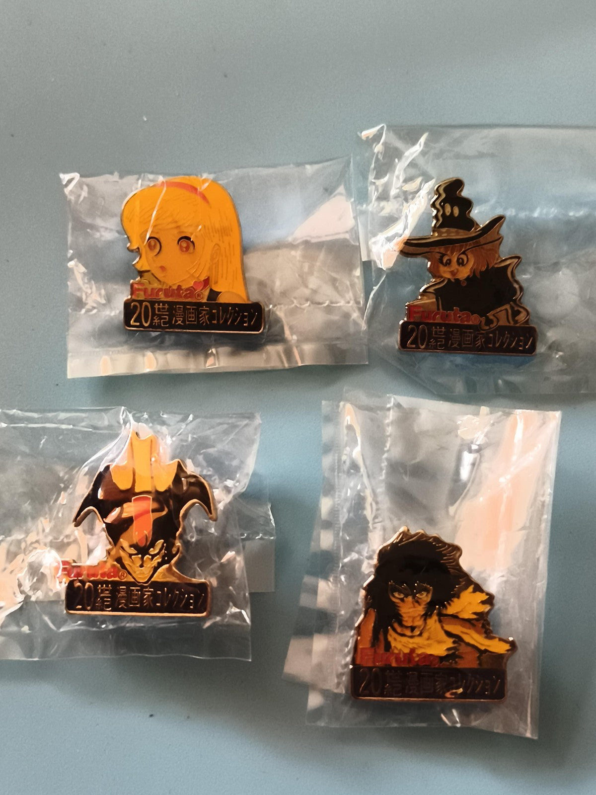 Pin's Devilman Furuta 20e Mangaka, set 4 badges émaillés anime manga
