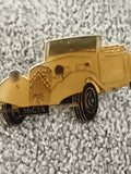 Pin's vintage voiture ancienne dorée 36CTR, badge auto rétro (Ref 8)