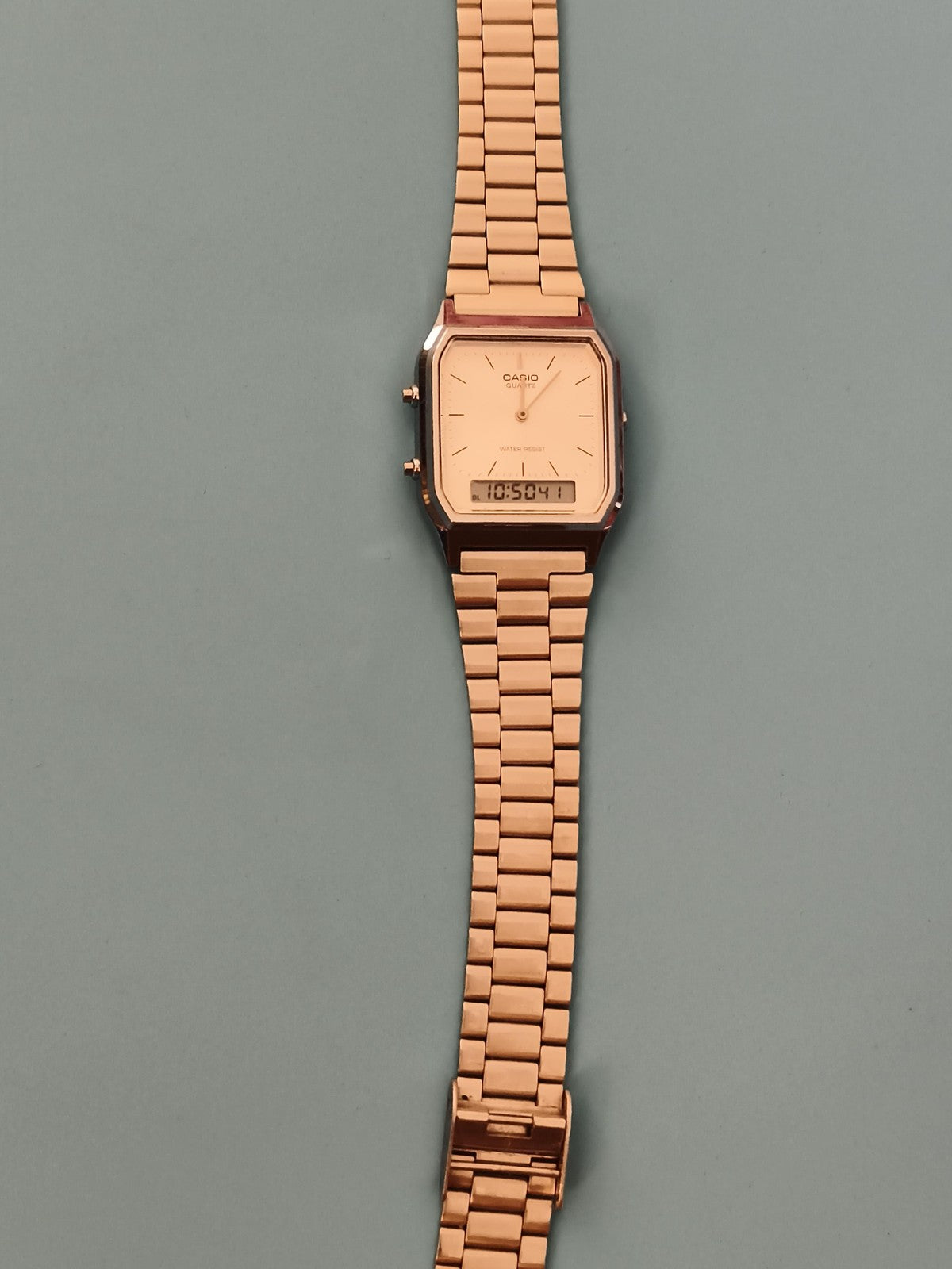Montre Casio quartz double affichage doré bracelet métal Water Resist