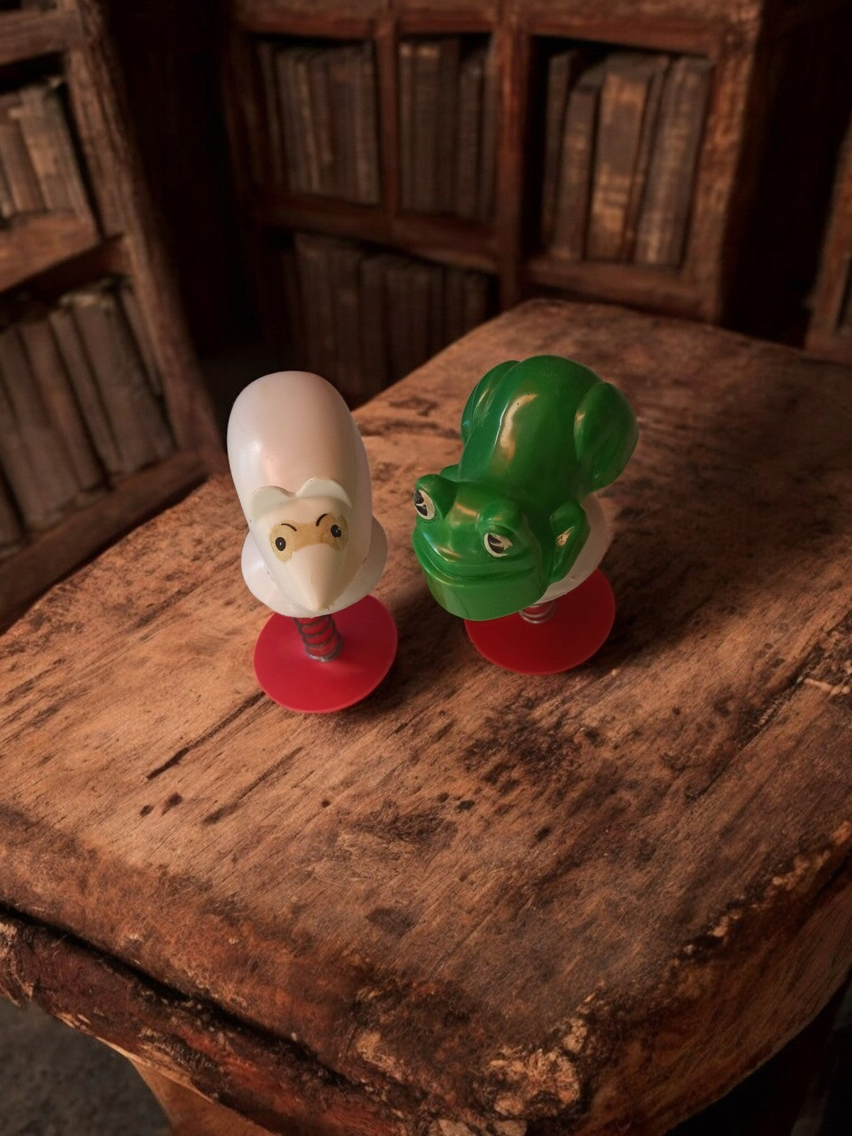 Lot 2 jouets anciens vintage grenouille hibou rétro déco plastique