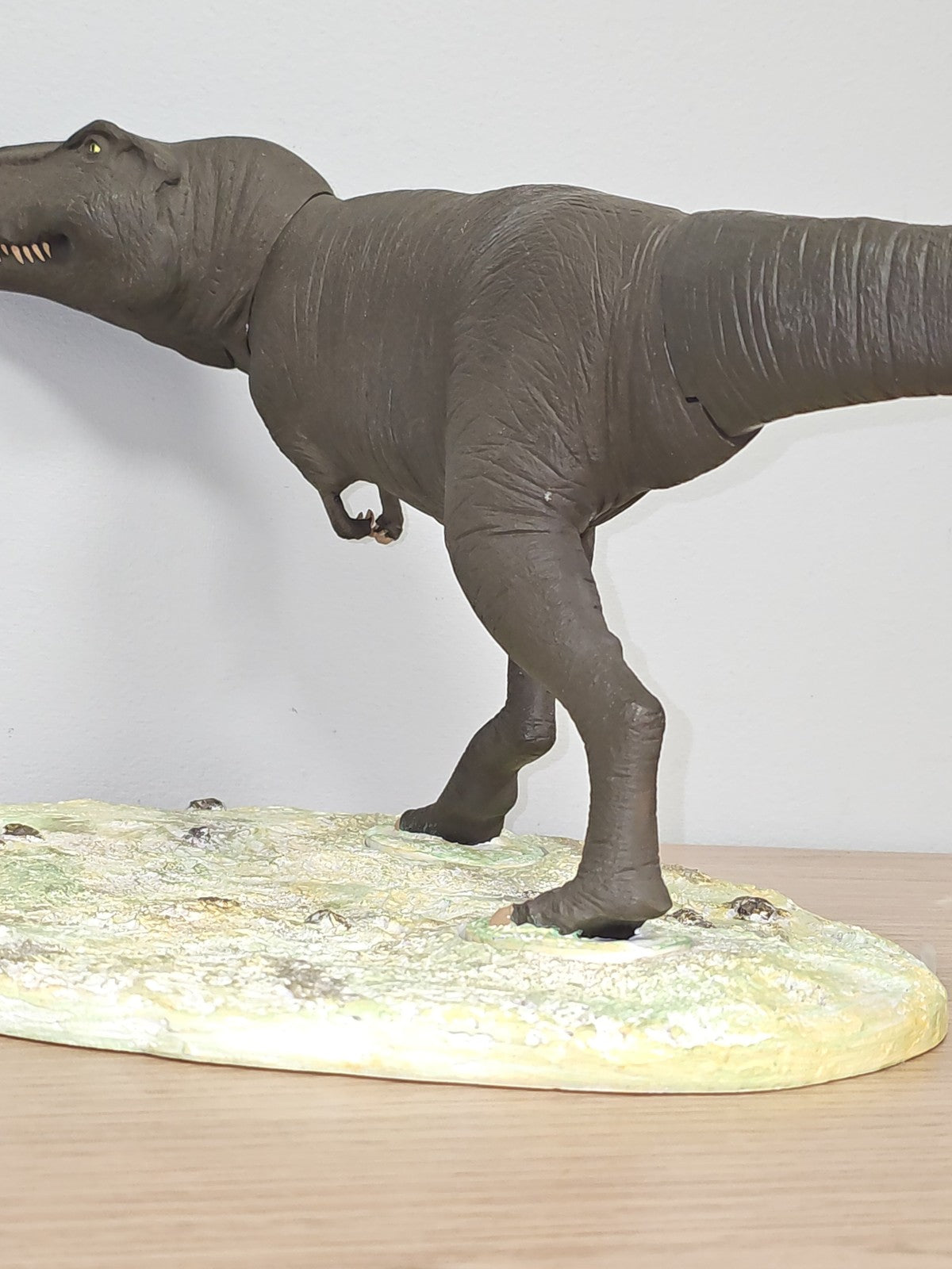 Figurine Tomb Raider Lara Croft avec T-Rex Diorama Atlas Jeu Vidéo Héros