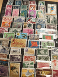 Lot timbres Vietnam oblitérés Buu Chinh thématiques animaux fleurs sports