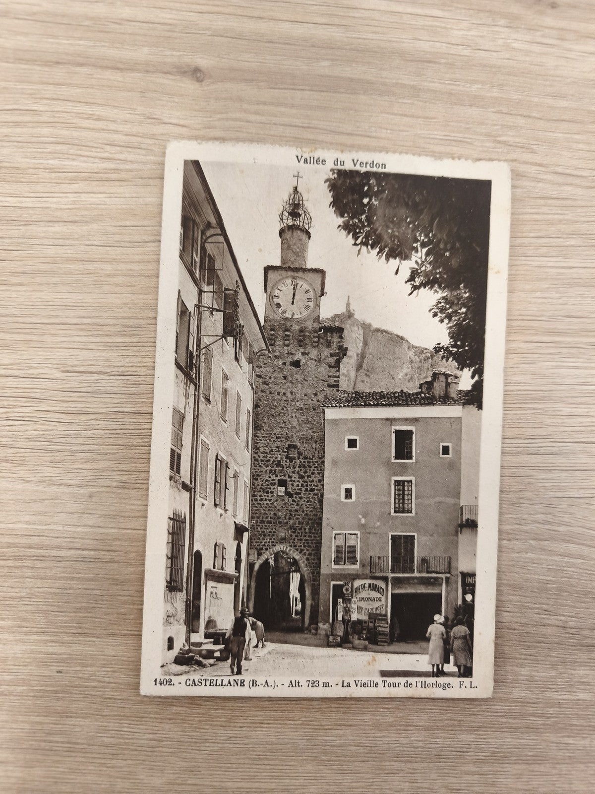 Ancienne CPA Castellane Tour de l?Horloge vallée du Verdon noir et blanc vintage
