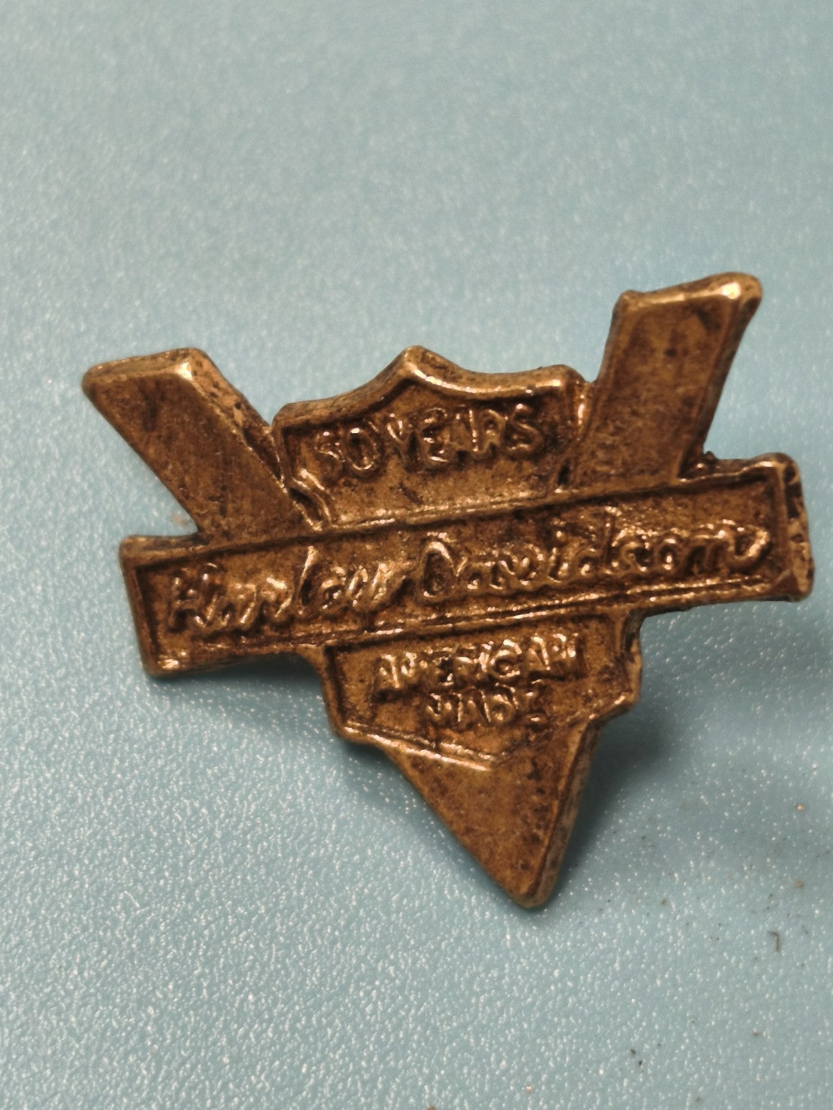 Vintage pin's Harley Davidson ancien logo métal bronze collection biker USA