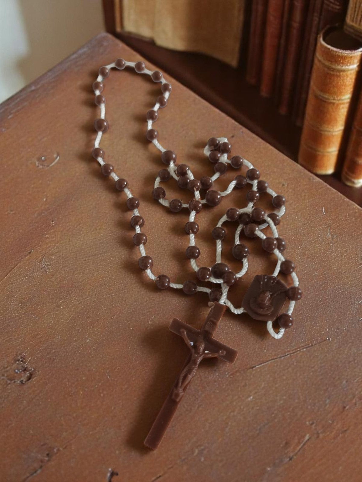 Chapelet catholique vintage perles marron croix fantaisie religieux