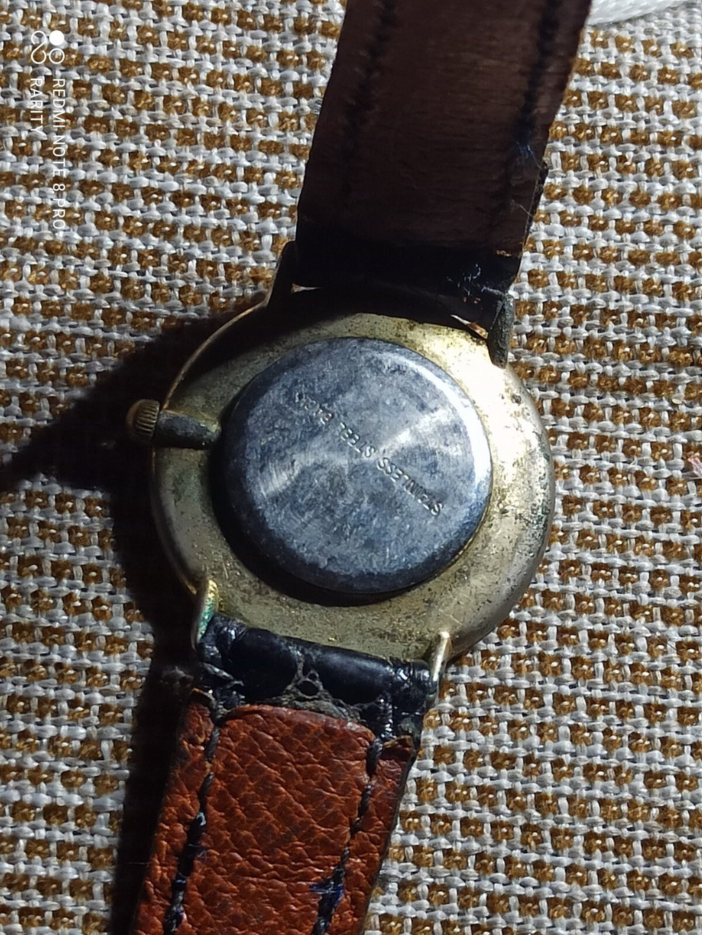 Montre vintage Flami quartz cadran blanc, bracelet effet croco noir