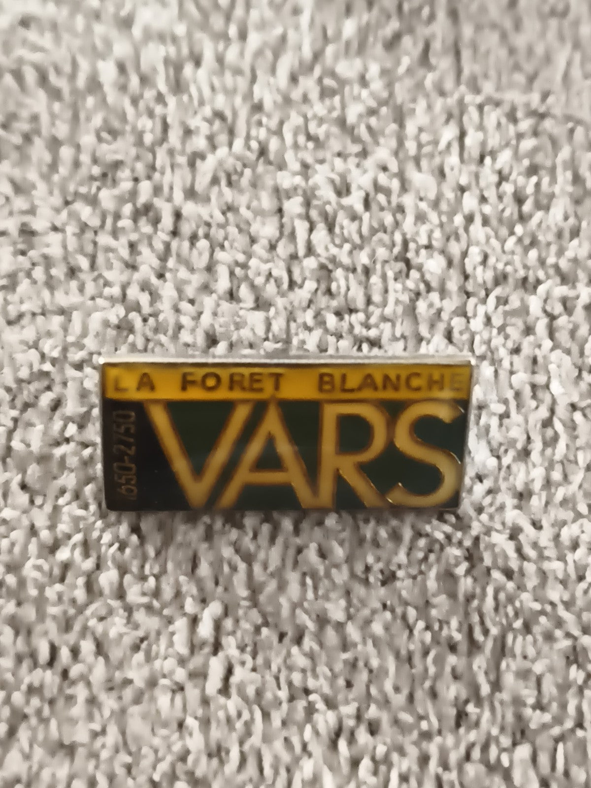 Pin's vintage LA FORÊT BLANCHE VARS émaillé ski station montagne (Ref 6)