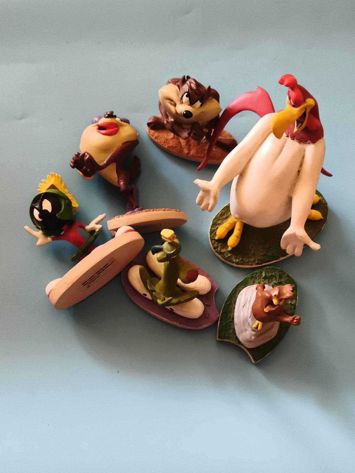 Lot figurines Looney Tunes personnages cartoon Warner Bros décor coloré