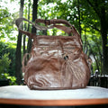 Sac bandoulière femme Arthur & Aston cuir marron, style élégant bohème