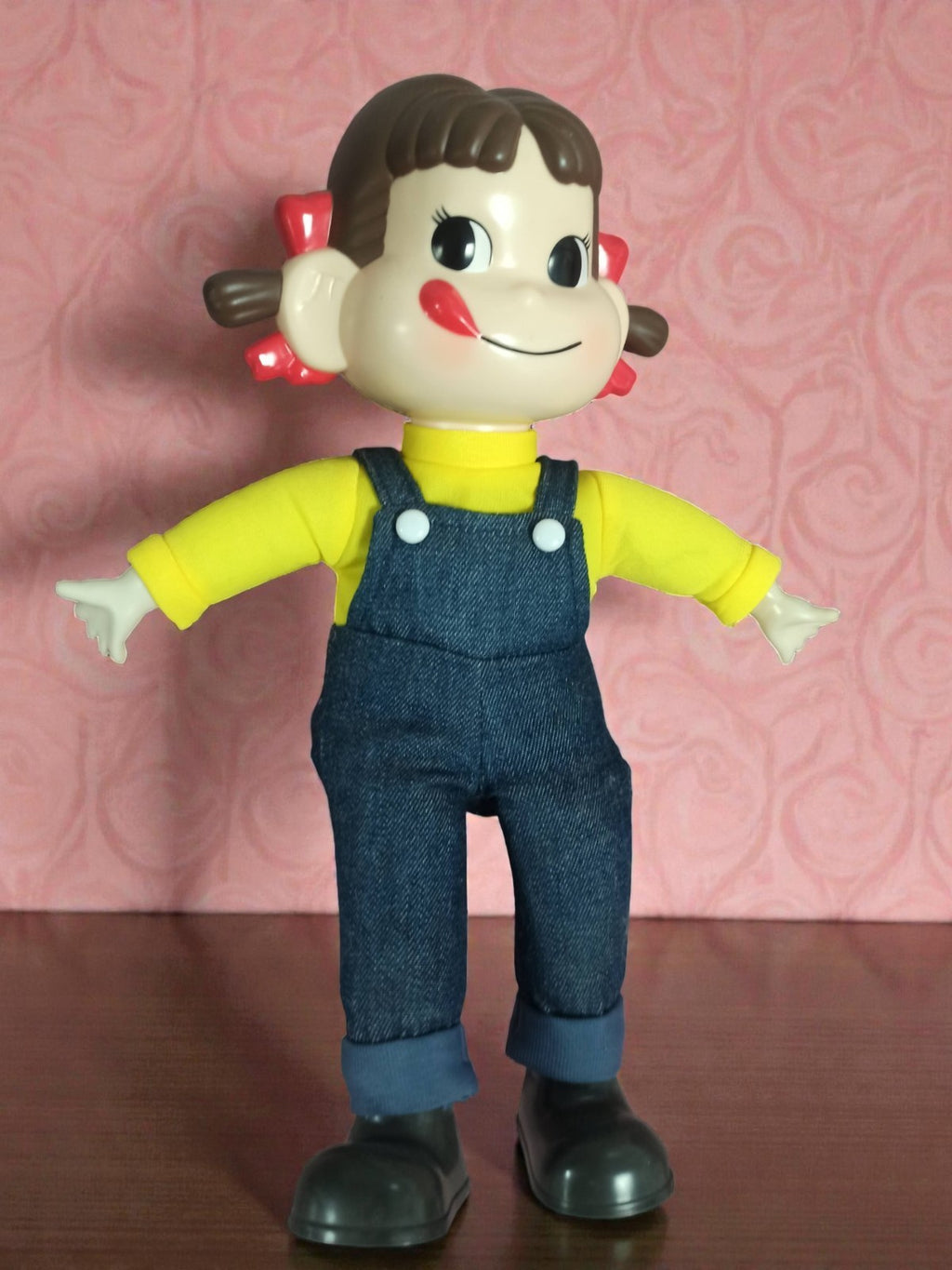 Poupée Peko-Chan vintage soft vinyl vêtement jean Japon figurine rétro