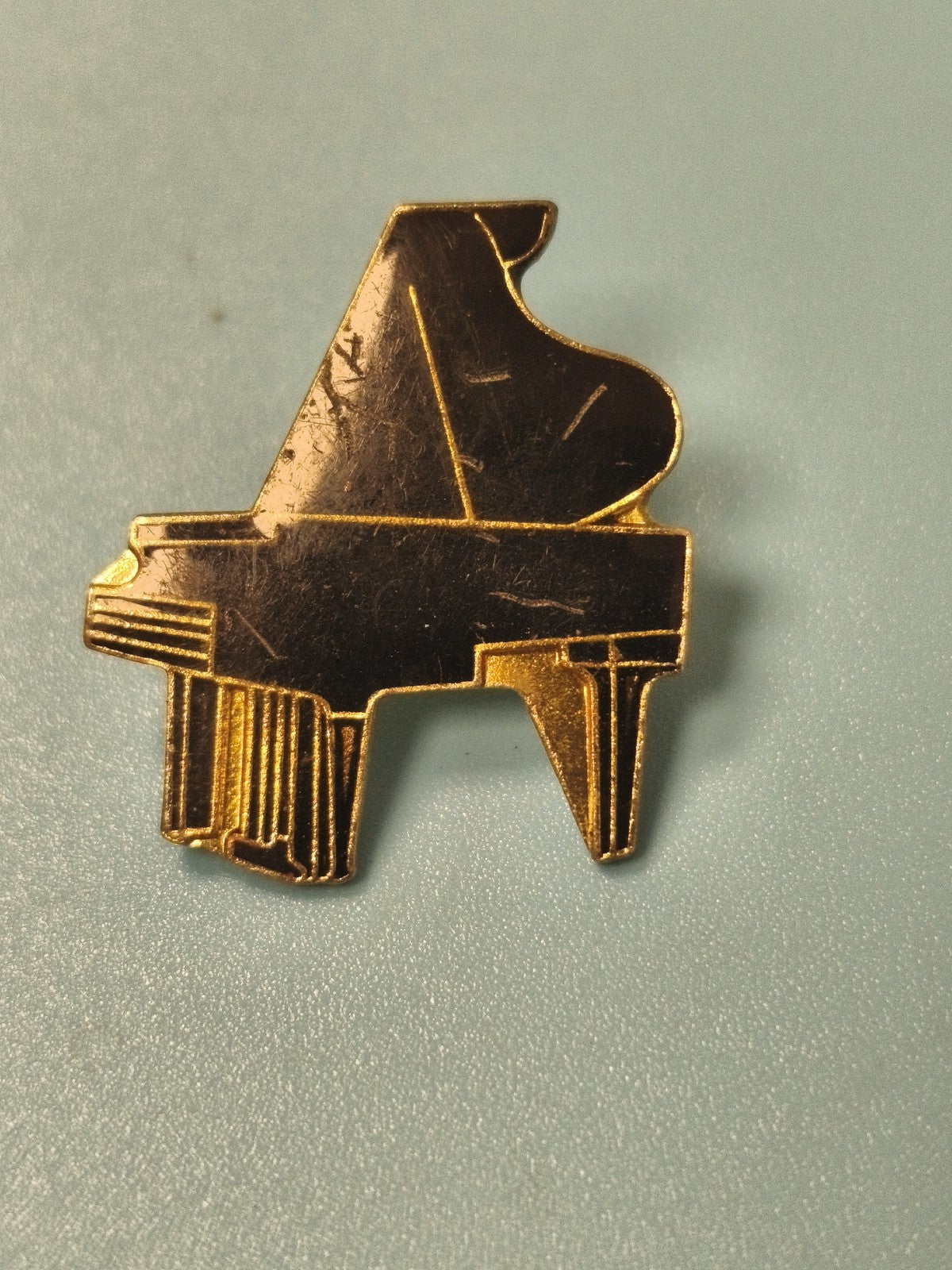 Vintage pin's piano doré, broche ancienne forme instrument musique collection
