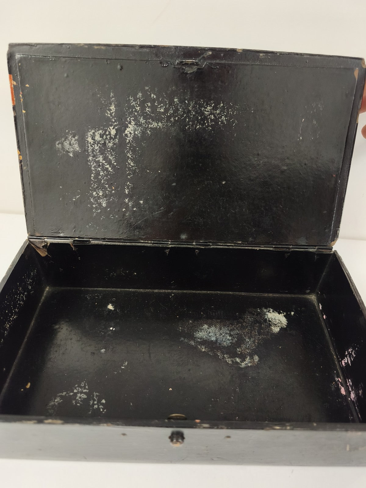 Boîte carton bouilli laqué noir, scène de cour orientale, XIXe siècle