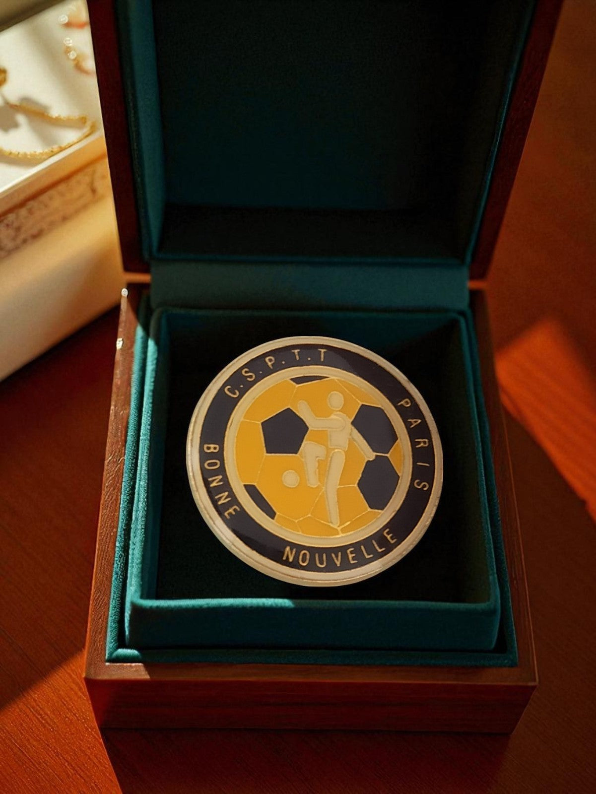 Médaille émaillée C.S.P.T.T Paris Bonne Nouvelle vintage, football, objet public