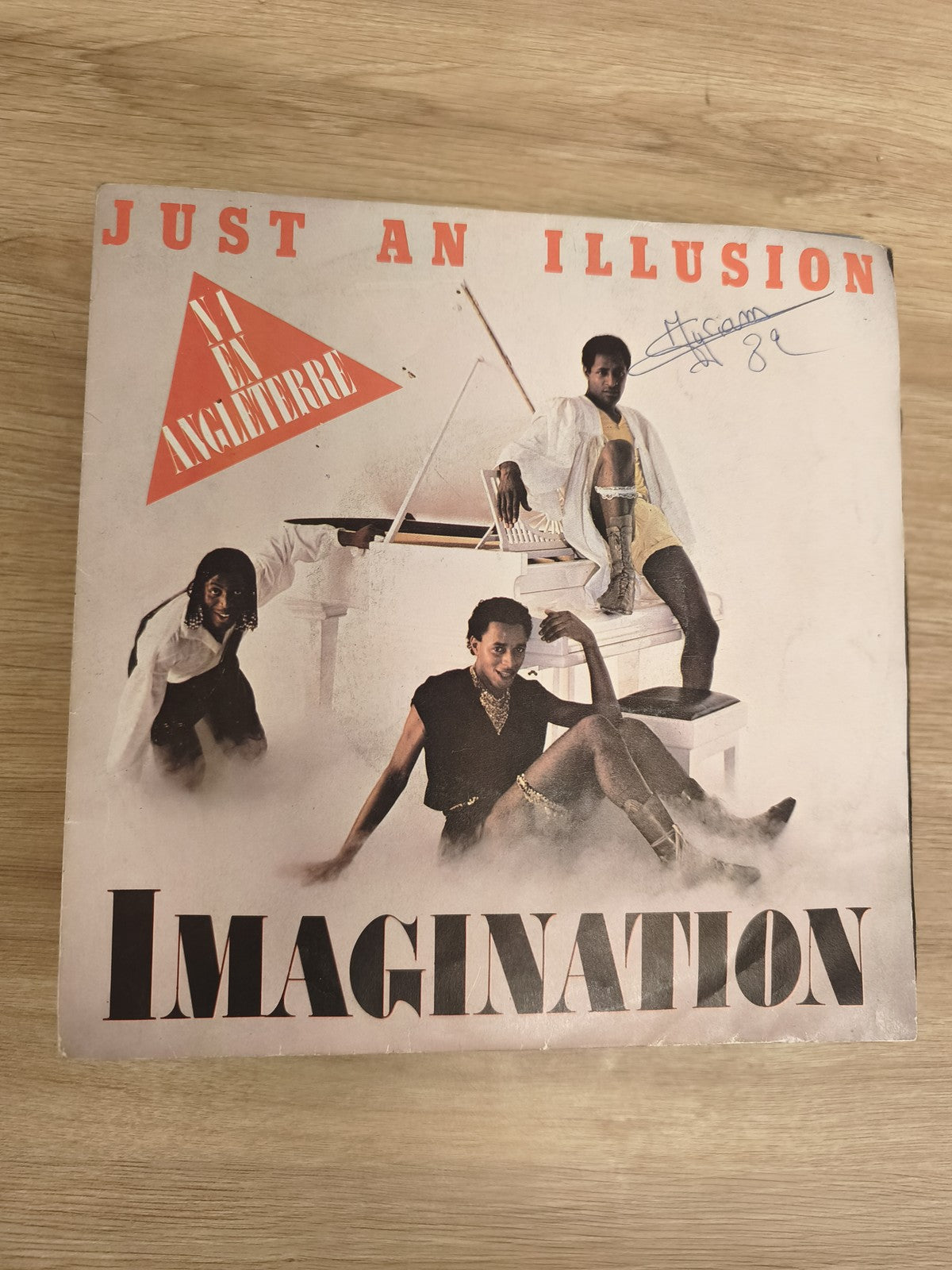 Vinyle 45 tours Imagination Just An Illusion pochette signée disque simple