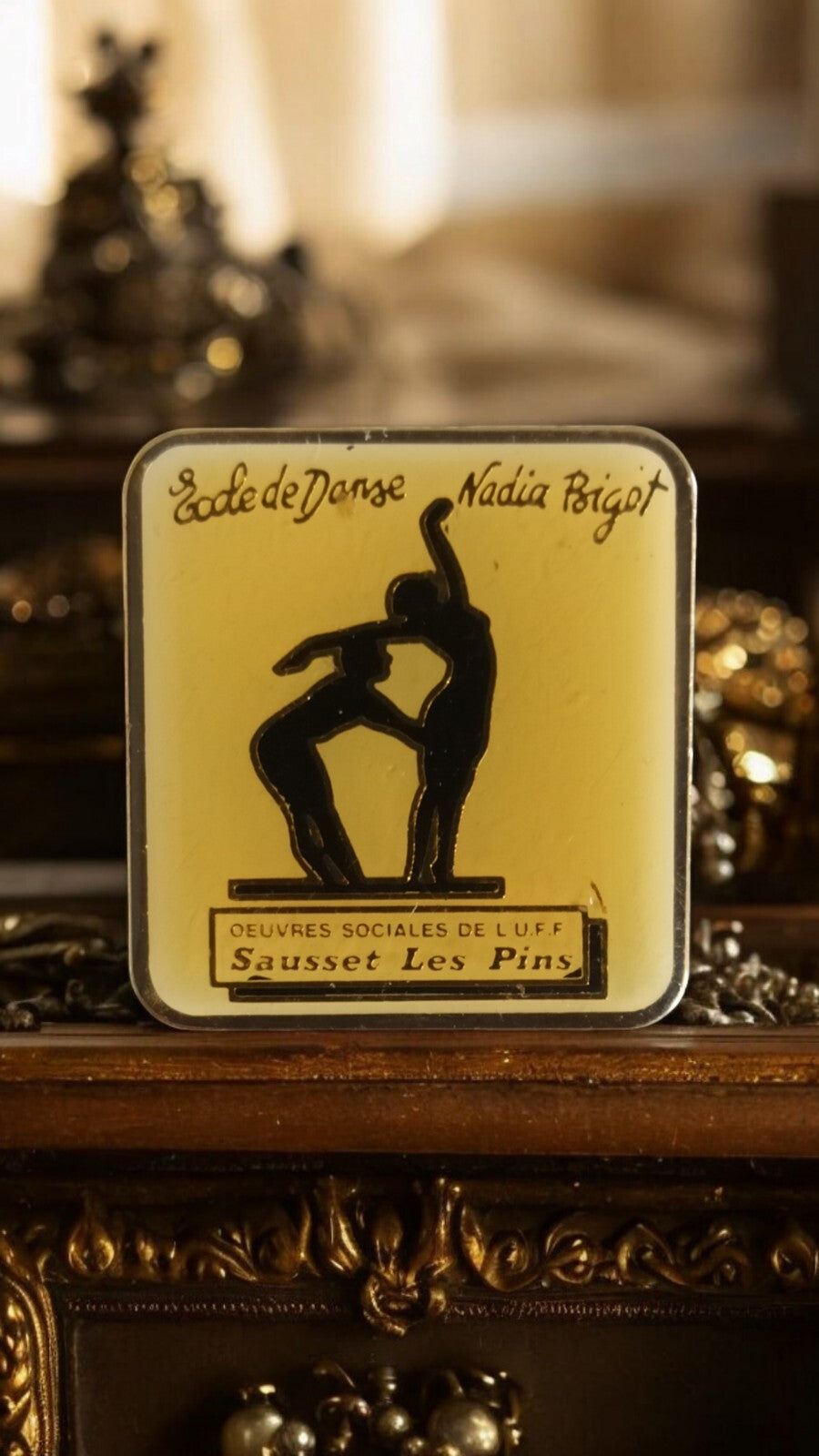 Pin's vintage École de Danse Nadia Pigot Sausset Les Pins années 80 badge rétro