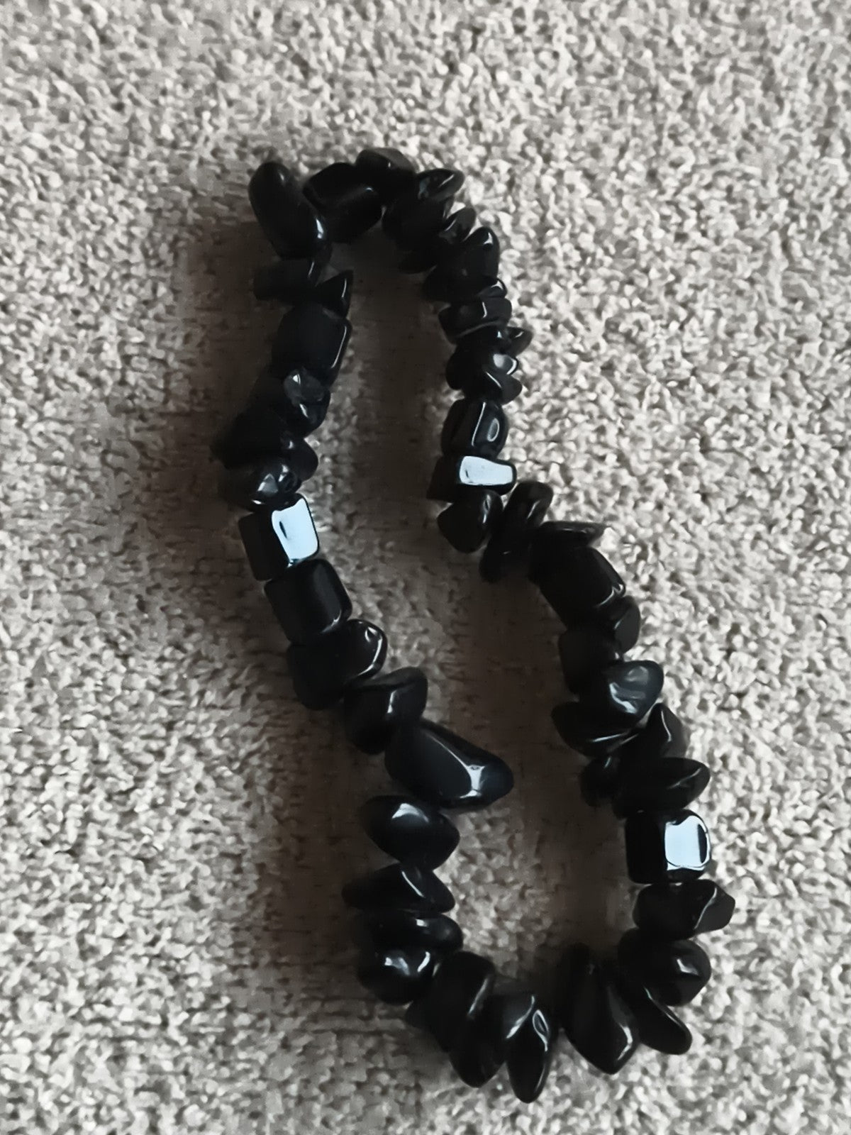 Bracelet chips noir pierre naturelle, élastique, perles irrégulières fantaisie